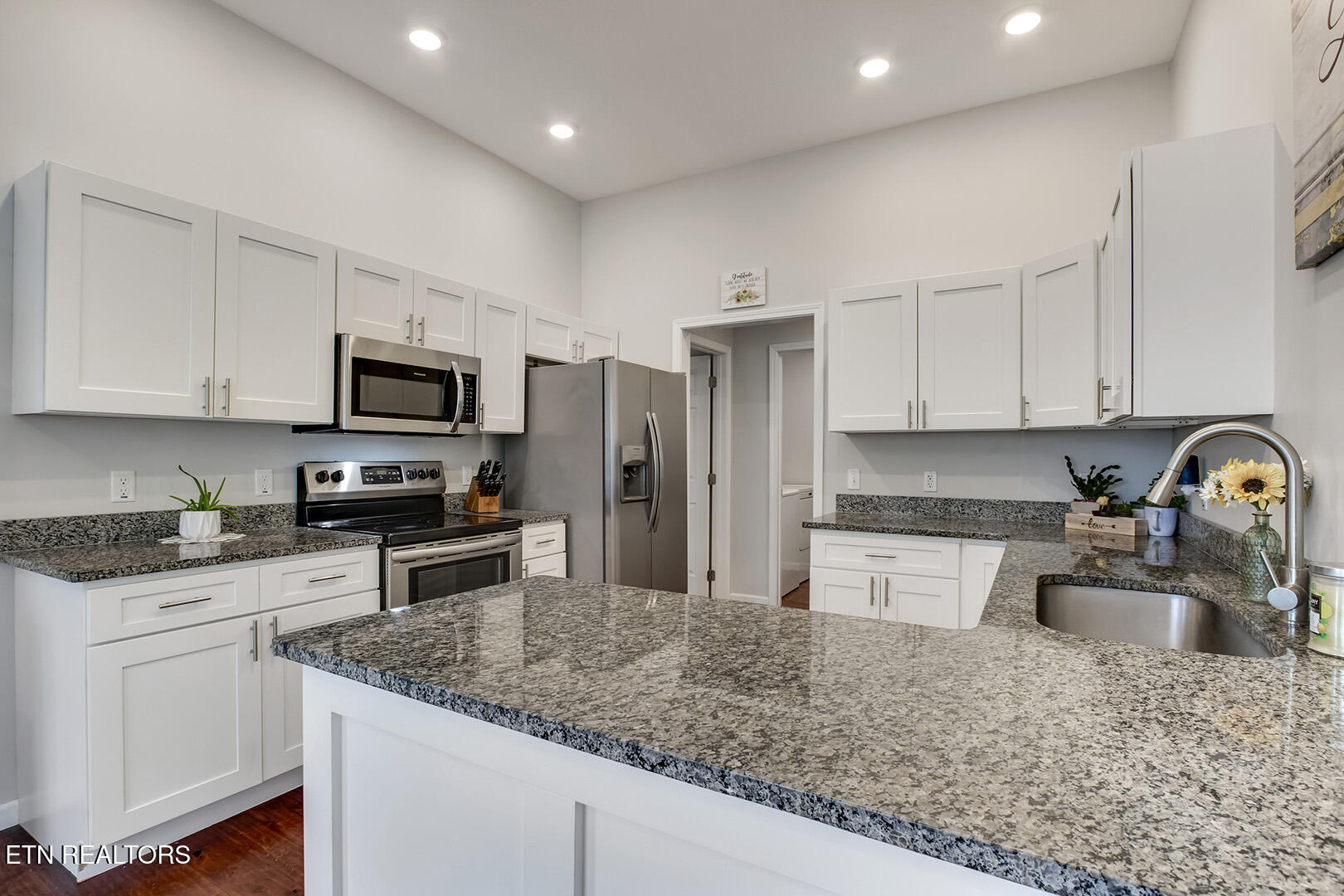 664 Green Ridge Trail Harriman, TN 37748 - Photo 18 of 50 18_GreenRidgeTrail_664_Kitchen01