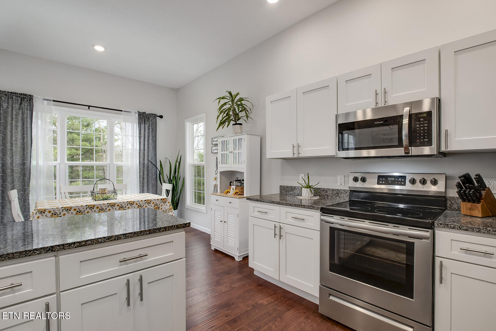 664 Green Ridge Trail Harriman, TN 37748 - Photo 21 of 50 21_GreenRidgeTrail_664_Kitchen04