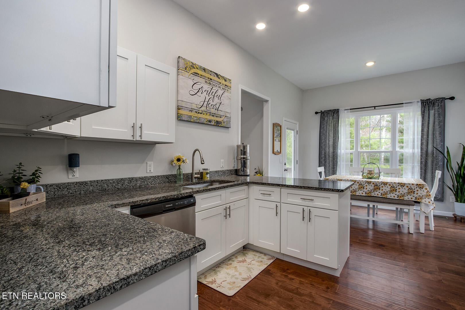 664 Green Ridge Trail Harriman, TN 37748 - Photo 22 of 50 22_GreenRidgeTrail_664_Kitchen05