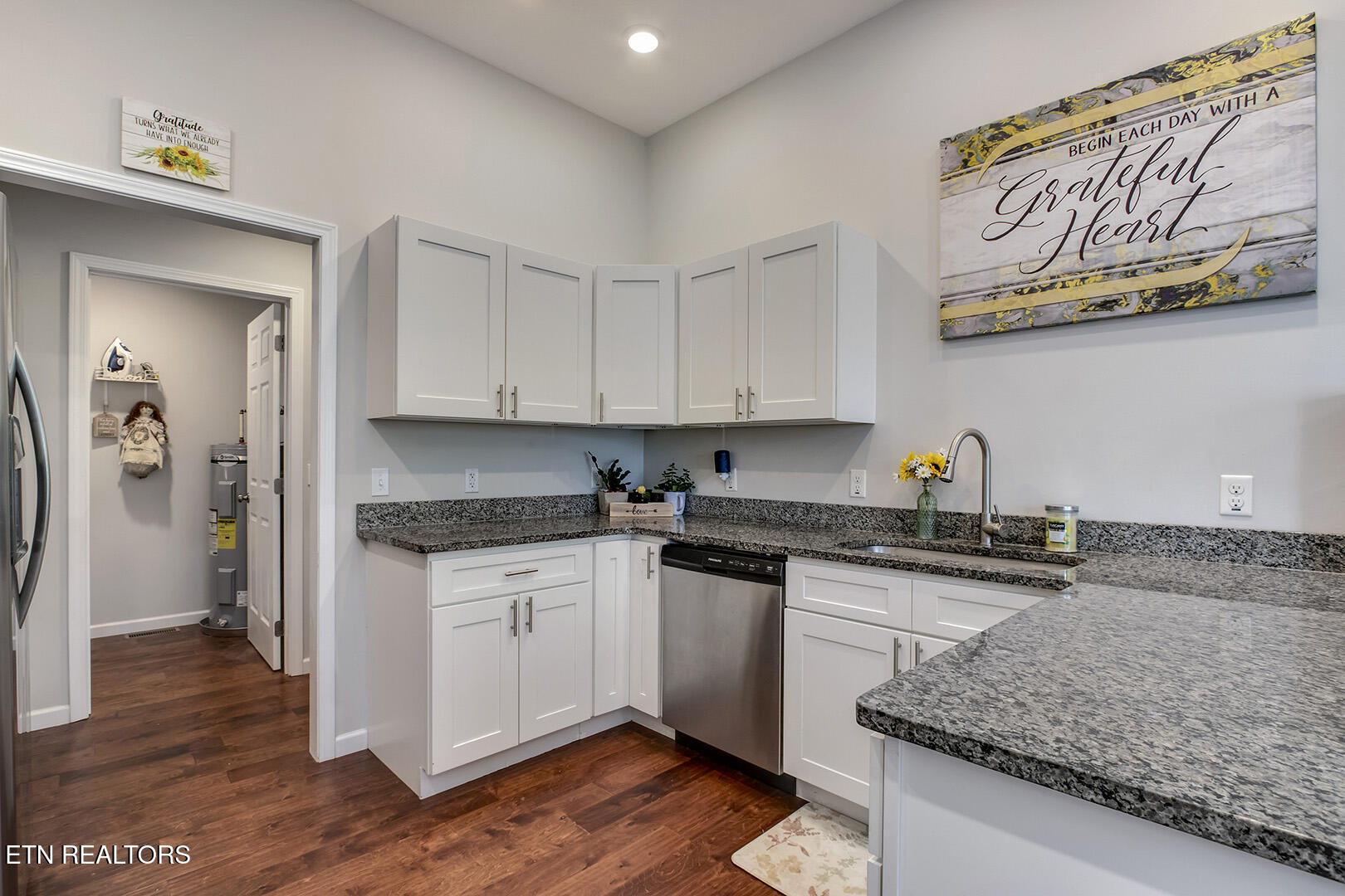 664 Green Ridge Trail Harriman, TN 37748 - Photo 23 of 50 23_GreenRidgeTrail_664_Kitchen06