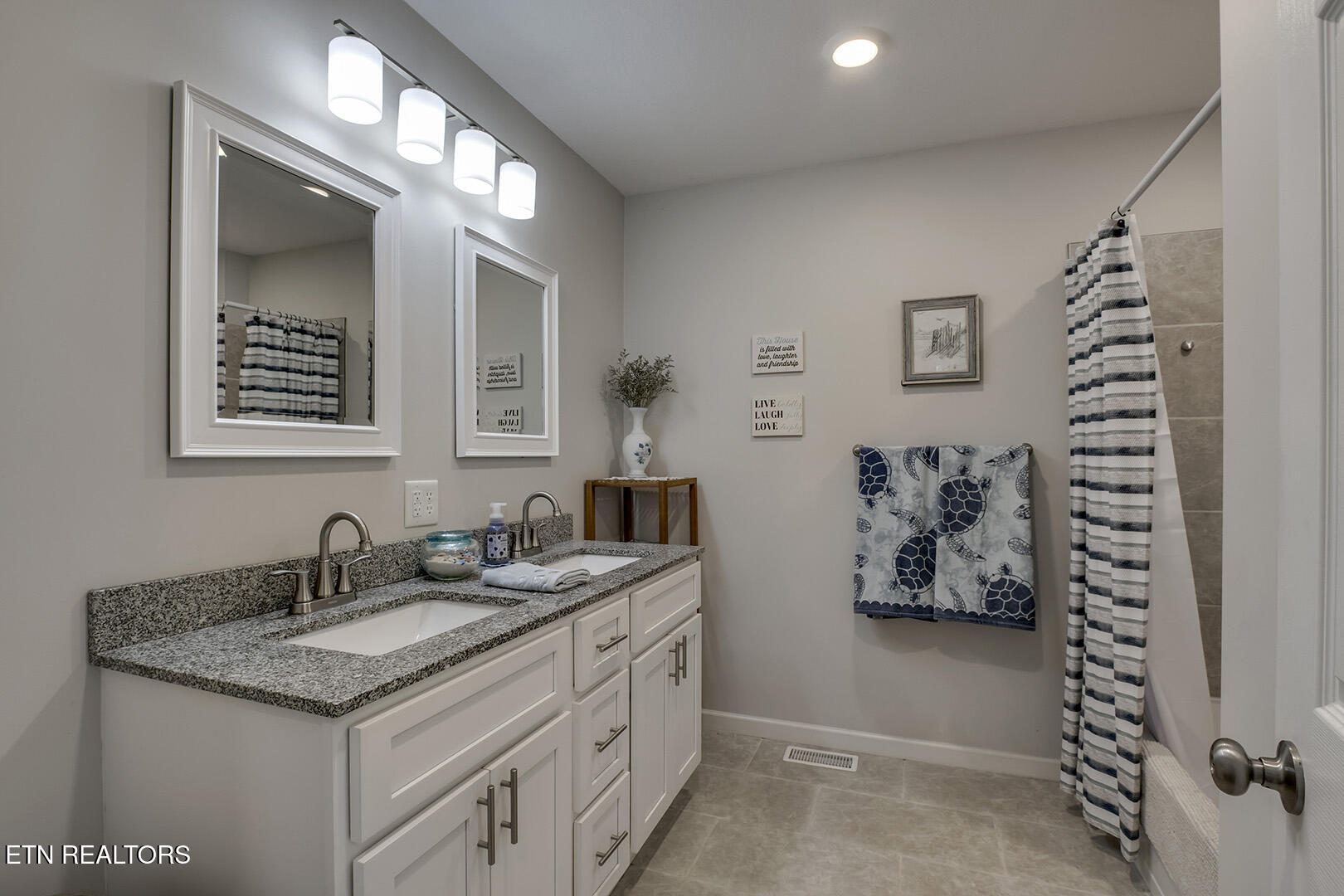 664 Green Ridge Trail Harriman, TN 37748 - Photo 28 of 50 28_GreenRidgeTrail_664_MasterBath01