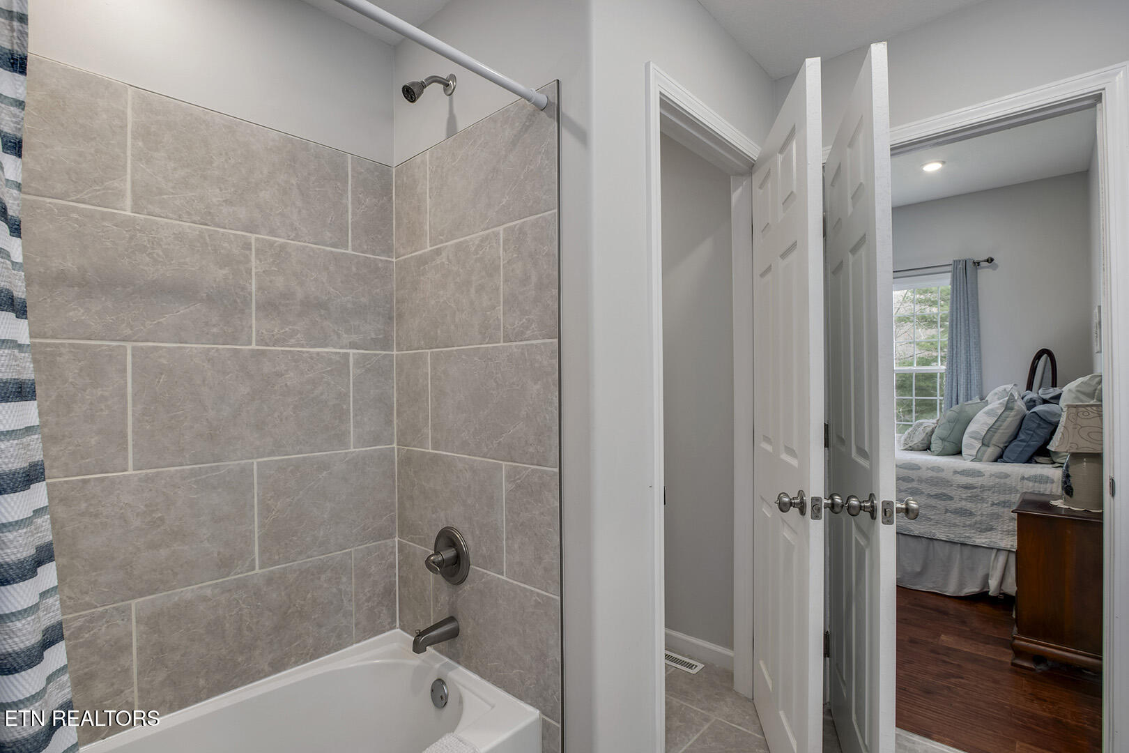 664 Green Ridge Trail Harriman, TN 37748 - Photo 29 of 50 29_GreenRidgeTrail_664_MasterBath02