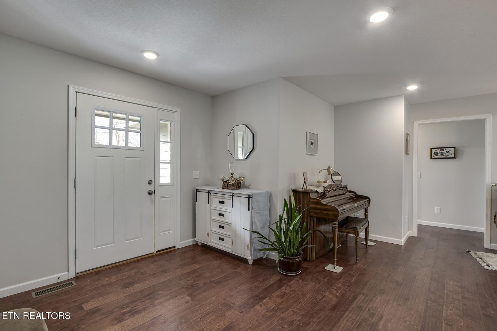 664 Green Ridge Trail Harriman, TN 37748 - Photo 30 of 50 30_GreenRidgeTrail_664_Main-GuestHallEnt