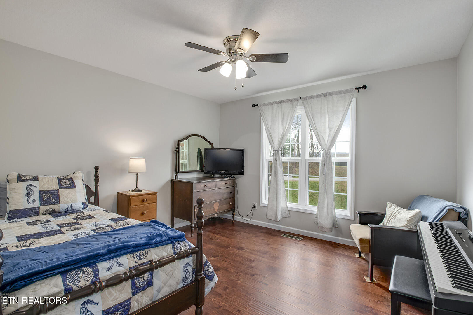 664 Green Ridge Trail Harriman, TN 37748 - Photo 32 of 50 32_GreenRidgeTrail_664_Bedroom2_01