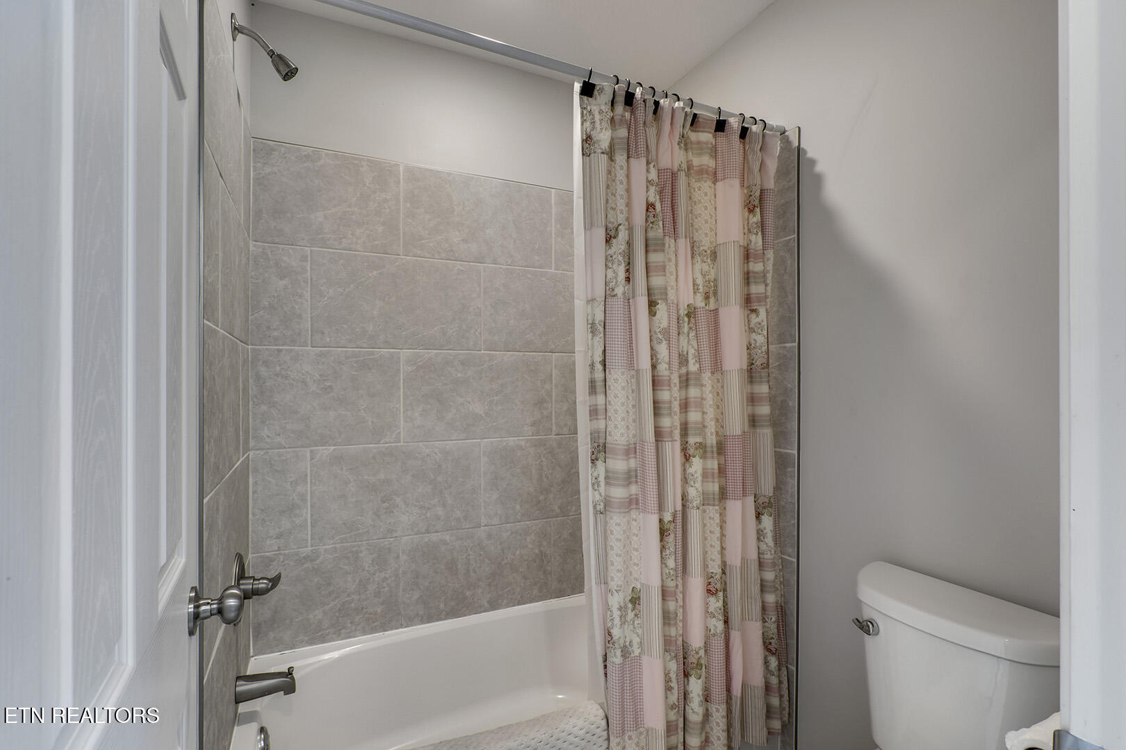 664 Green Ridge Trail Harriman, TN 37748 - Photo 36 of 50 36_GreenRidgeTrail_664_GuestBath02