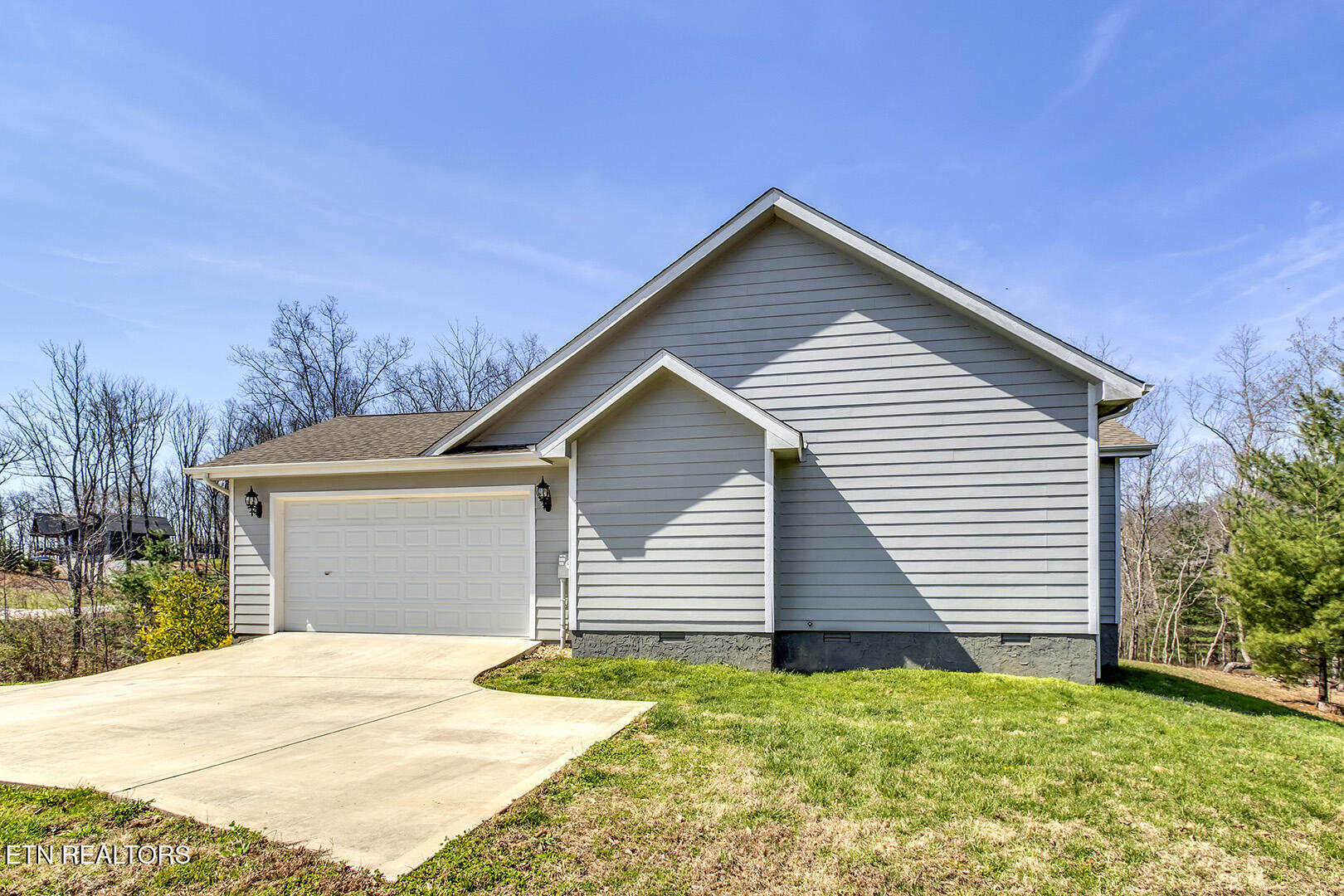 664 Green Ridge Trail Harriman, TN 37748 - Photo 42 of 50 42_GreenRidgeTrail_664_BackRight