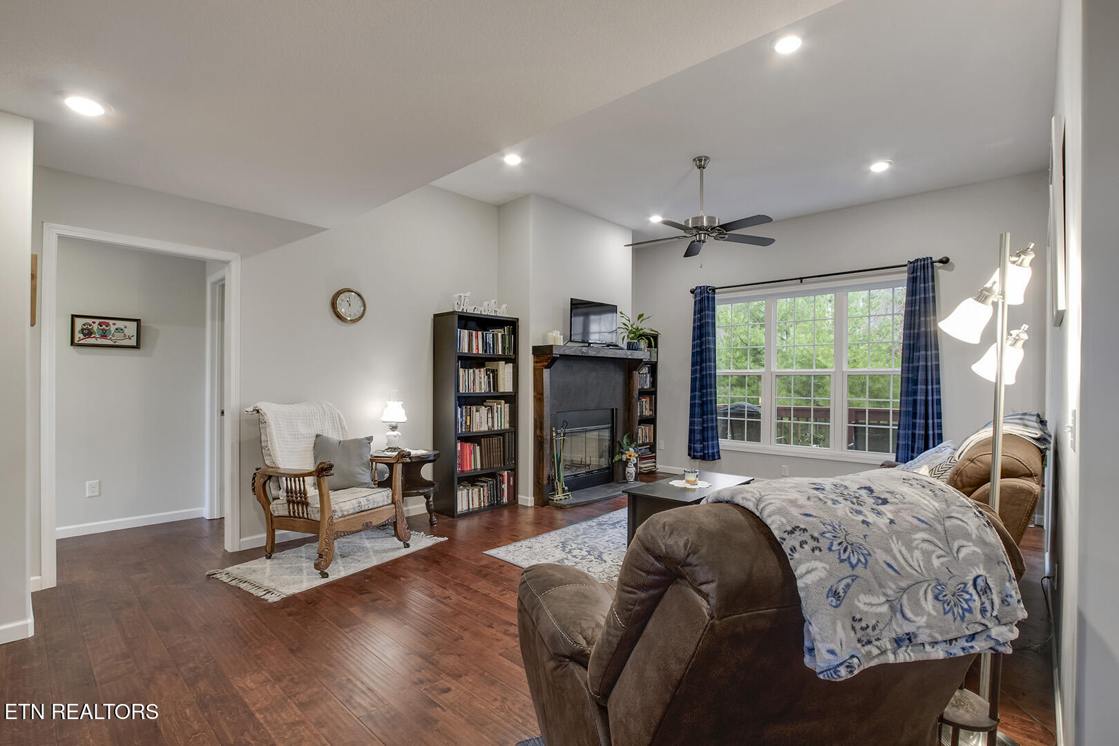 664 Green Ridge Trail Harriman, TN 37748 - Photo 8 of 50 08_GreenRidgeTrail_664_Living01