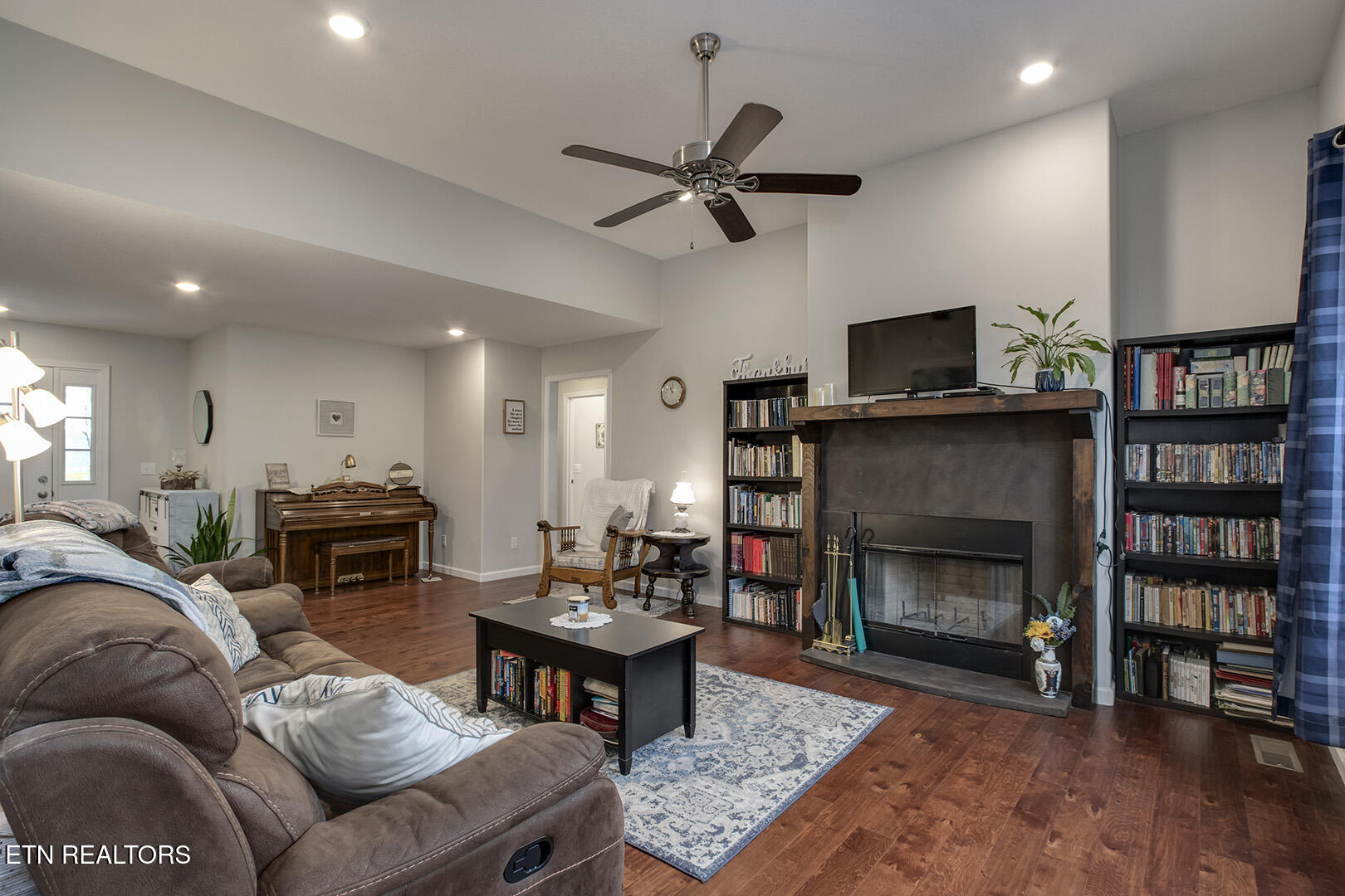 664 Green Ridge Trail Harriman, TN 37748 - Photo 9 of 50 09_GreenRidgeTrail_664_Living02