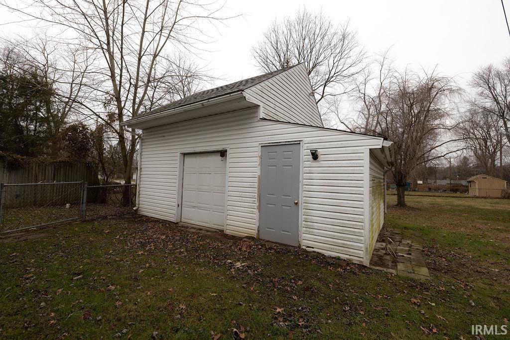 309 South Hawthorne Road Muncie, IN 47304 - Photo 6 of 36