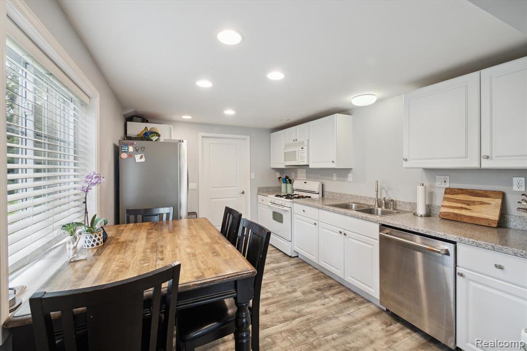 6149 Waldon Road Clarkston, MI 48346 - Photo 9 of 33
