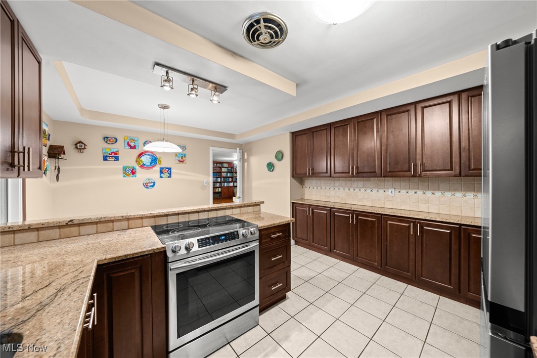 32081 Cedar Road Cleveland, OH 44124 - Photo 16 of 39 Eat-in Kitchen