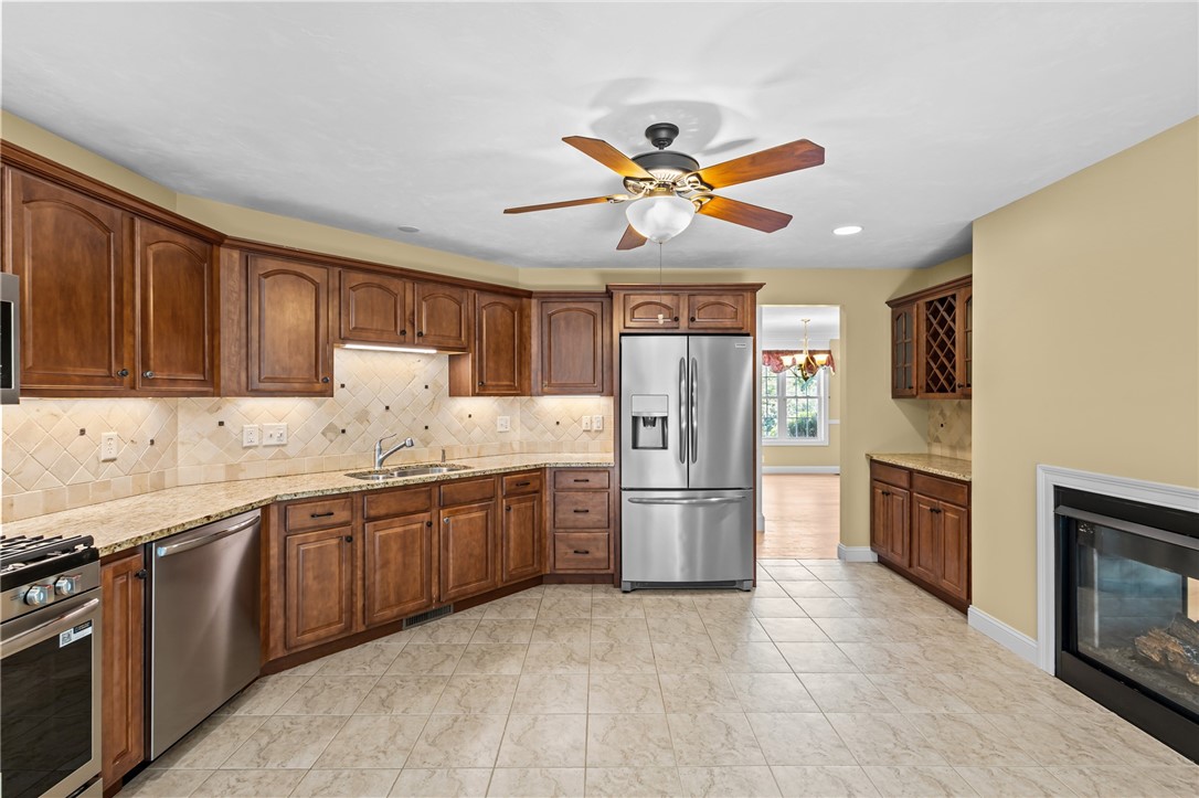 125 W Road Cumberland, RI 02864 - Photo 7 of 50
