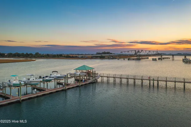 $1,050,000 | 1408 Halcyon Lane, Wilmington, NC 28411