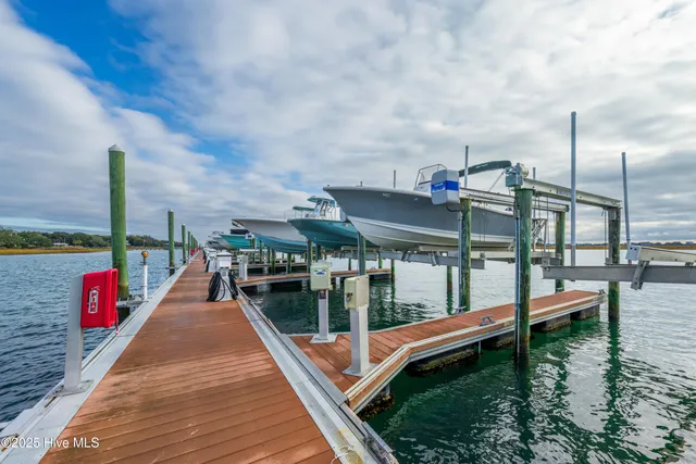 $1,050,000 | 1408 Halcyon Lane, Wilmington, NC 28411