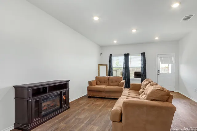 $2,400 | 5327 Wichita Pike, San Antonio, TX 78253