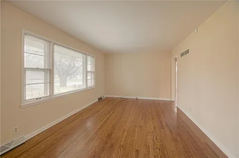 $214,950 | 8413 Kentucky Avenue, Raytown, MO 64138