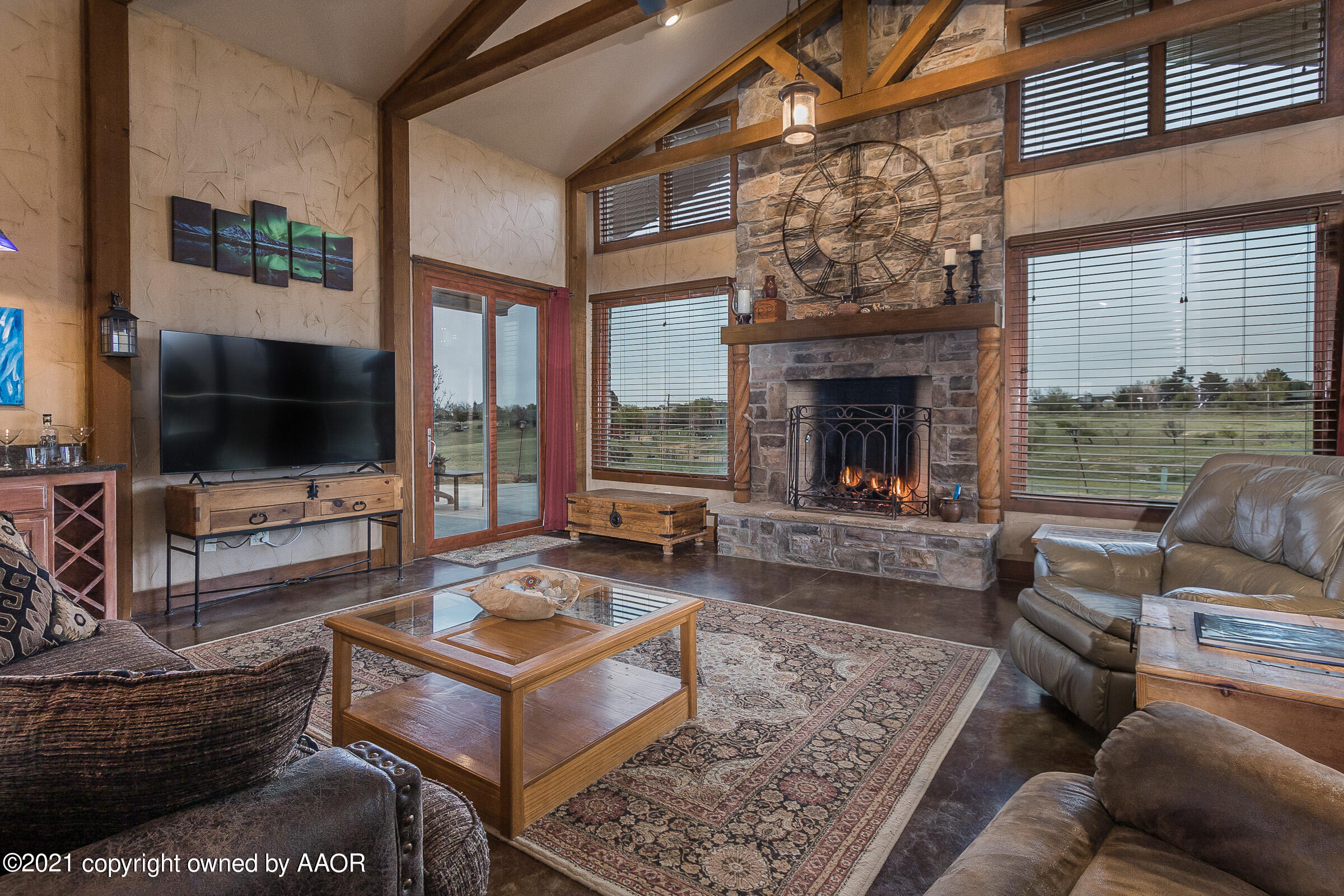 1901 South Girl Scout Road Amarillo, TX 79124 - Photo 8 of 45 004_Living Room