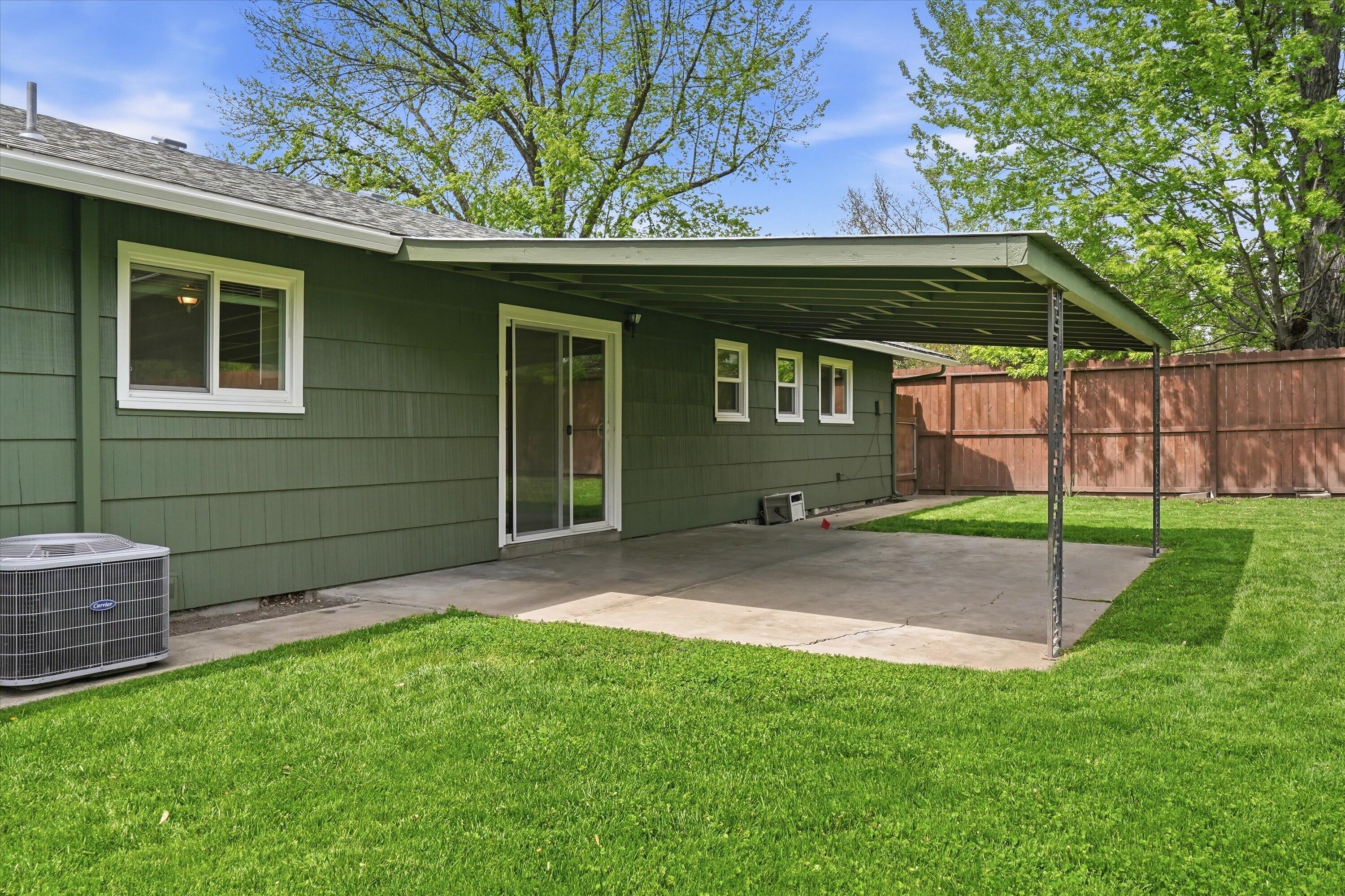 689 South Modoc Avenue Medford, OR 97504 - Photo 37 of 47 Back patio