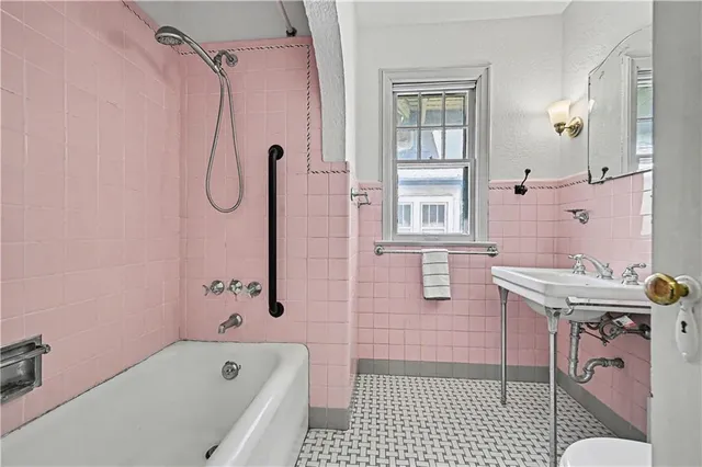 $285,000 | 408 East 70th Terrace, Kansas City, MO 64131