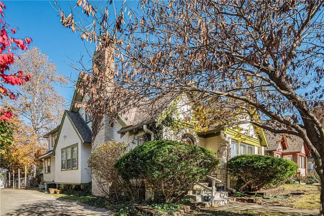 $285,000 | 408 East 70th Terrace, Kansas City, MO 64131