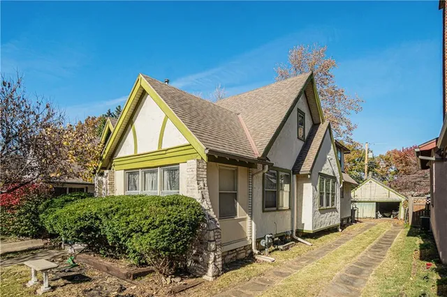 $285,000 | 408 East 70th Terrace, Kansas City, MO 64131