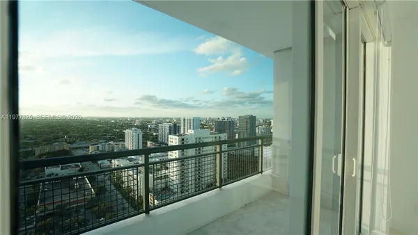 $2,800 | 60 Southwest 13th Street, Unit 2215, Miami, FL 33130