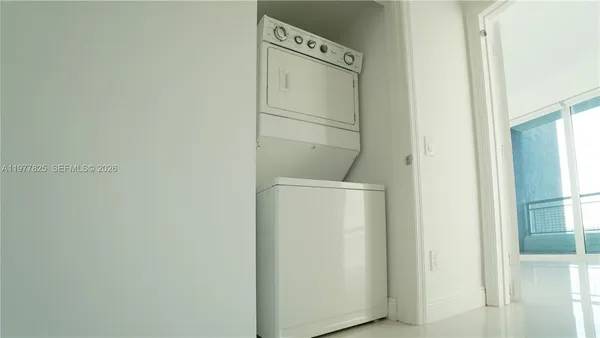 $2,800 | 60 Southwest 13th Street, Unit 2215, Miami, FL 33130