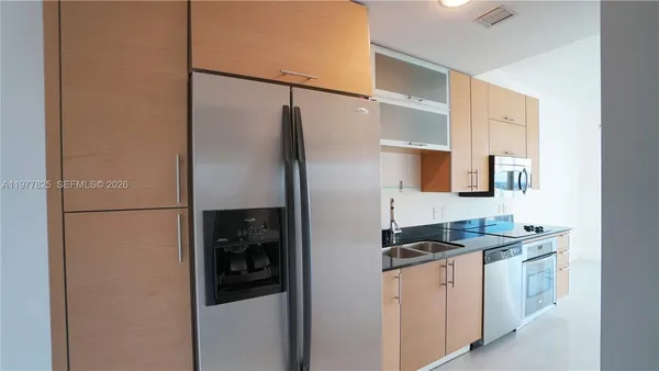 $2,800 | 60 Southwest 13th Street, Unit 2215, Miami, FL 33130