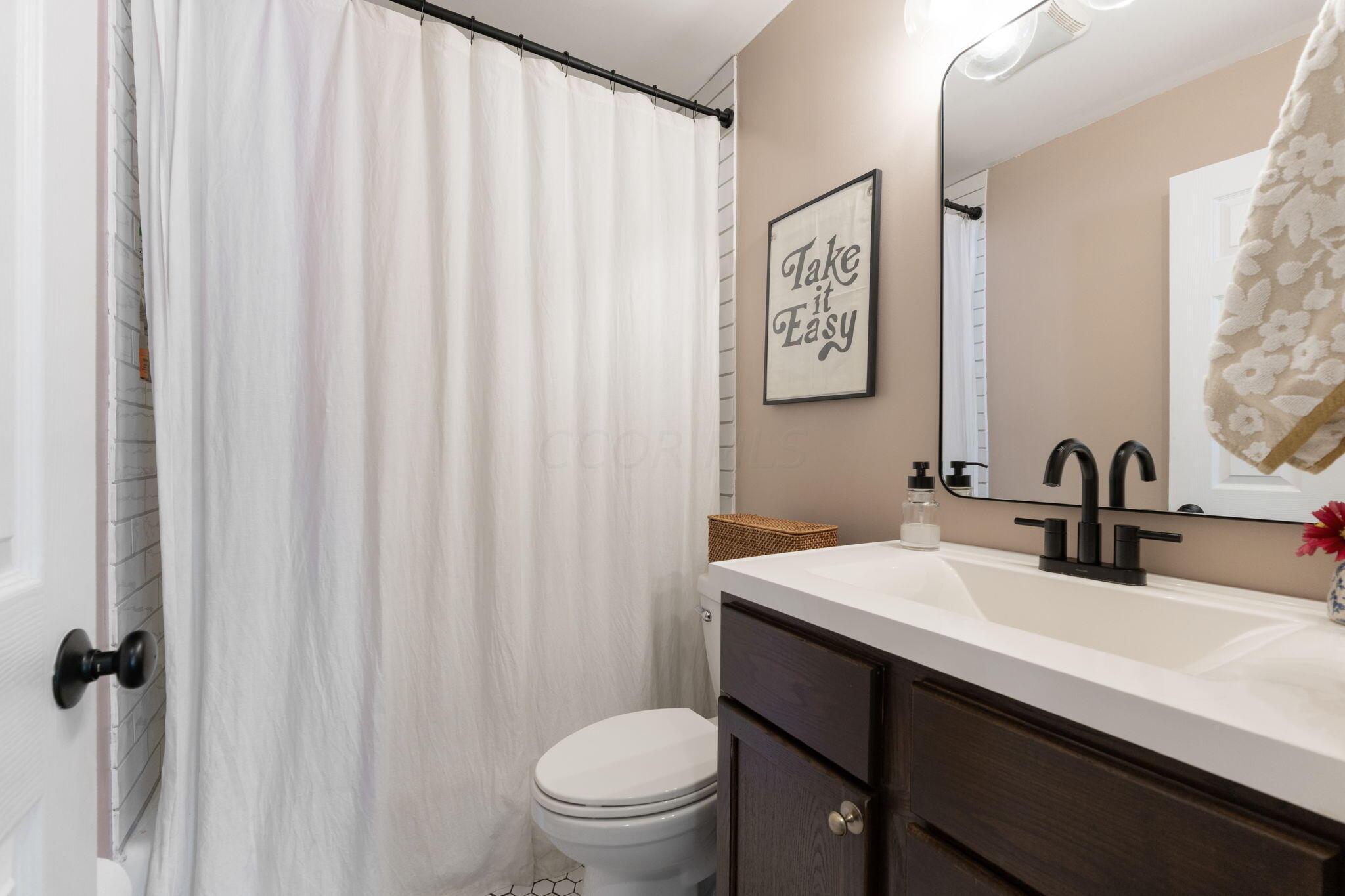 5328 Hedgewood Road Columbus, OH 43229 - Photo 21 of 36 Full Bath