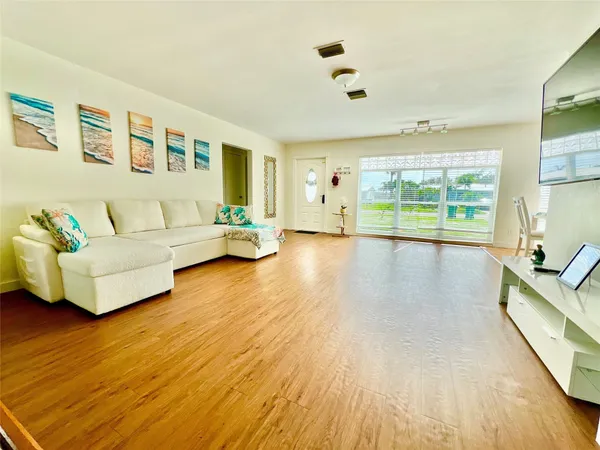 $3,900 | 133 Northeast 1st Street, Satellite Beach, FL 32937