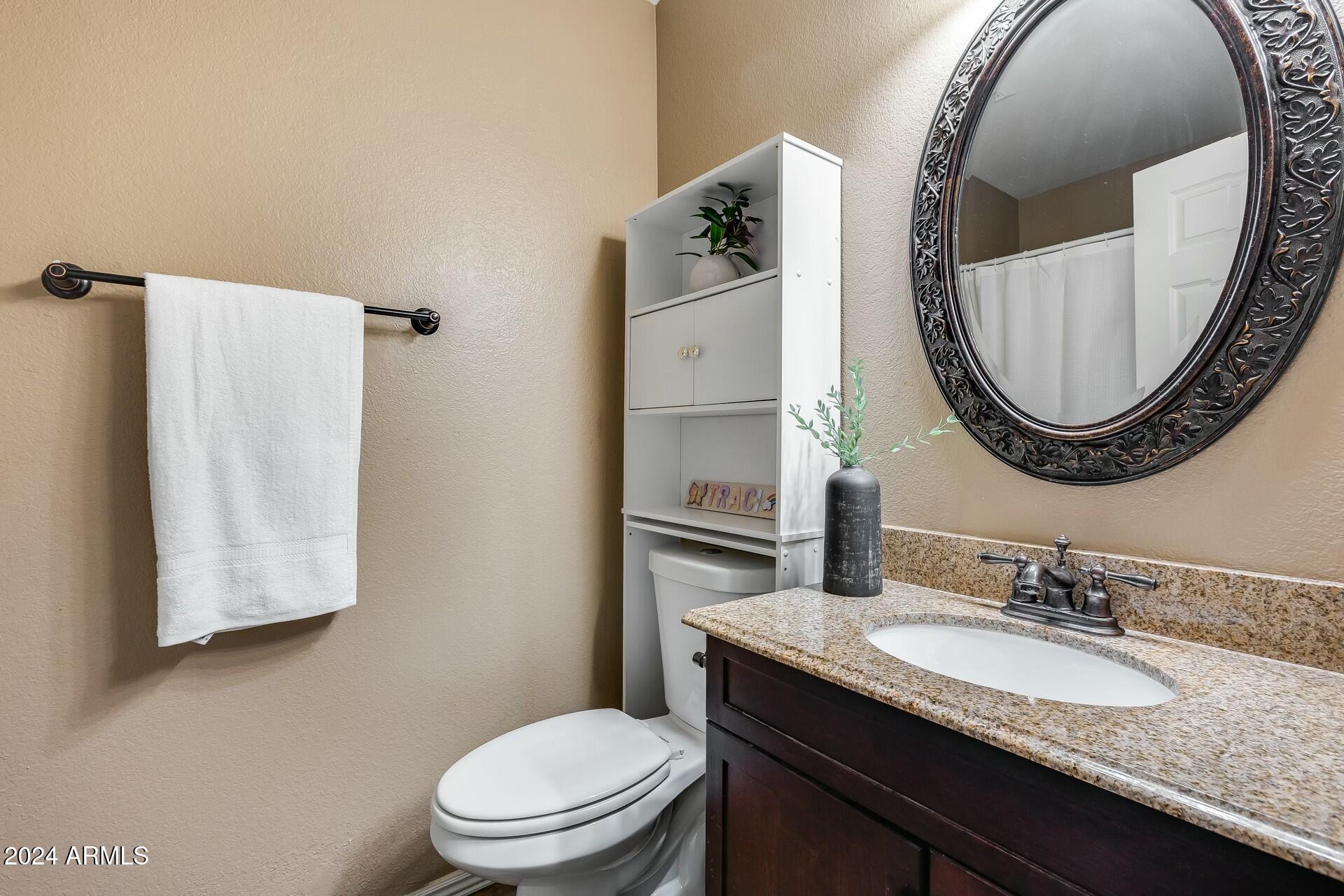 8111 West Wacker Road, Unit 116 Peoria, AZ 85381 - Photo 17 of 19 Guest bath