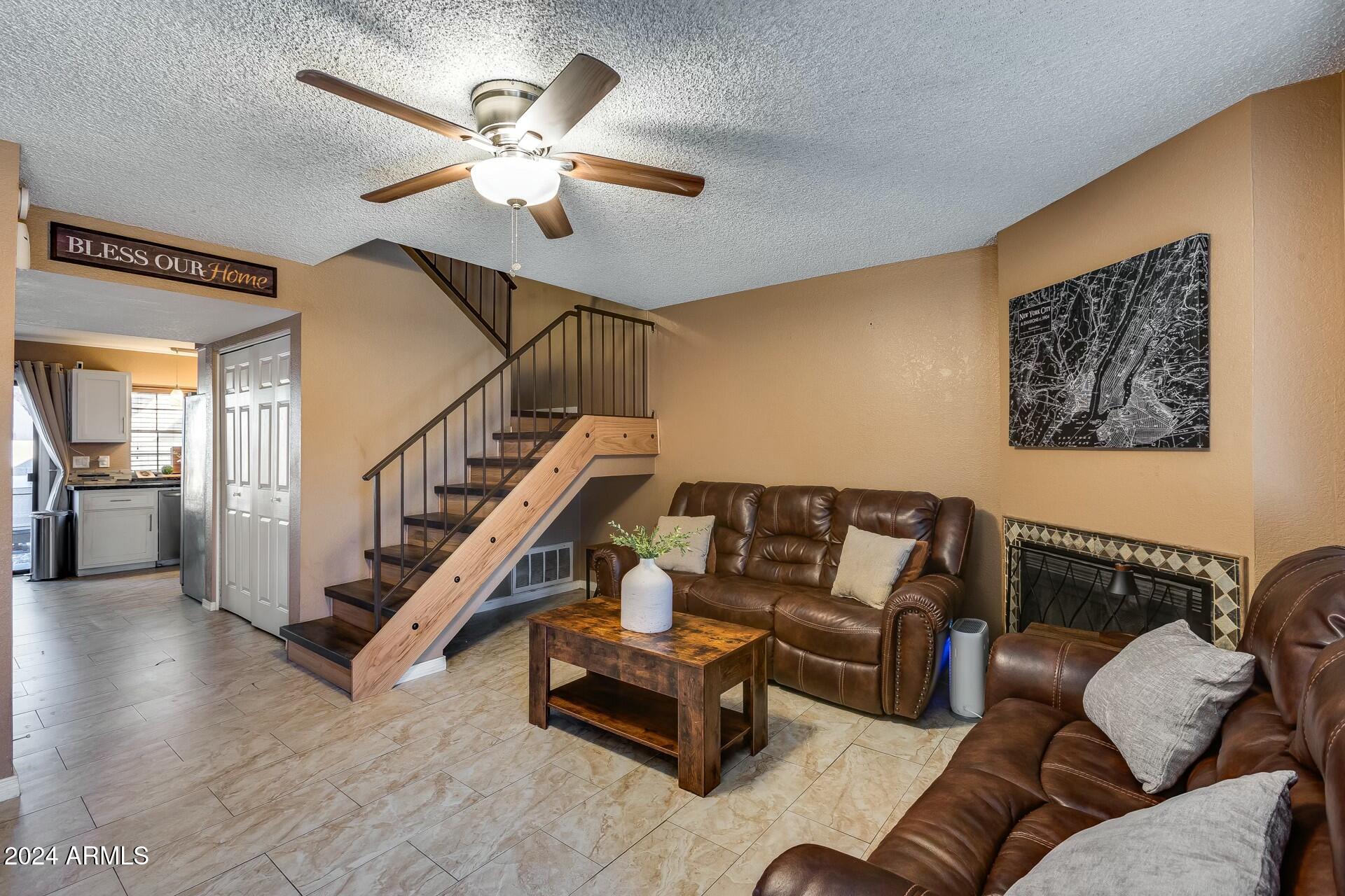 8111 West Wacker Road, Unit 116 Peoria, AZ 85381 - Photo 4 of 19 living room