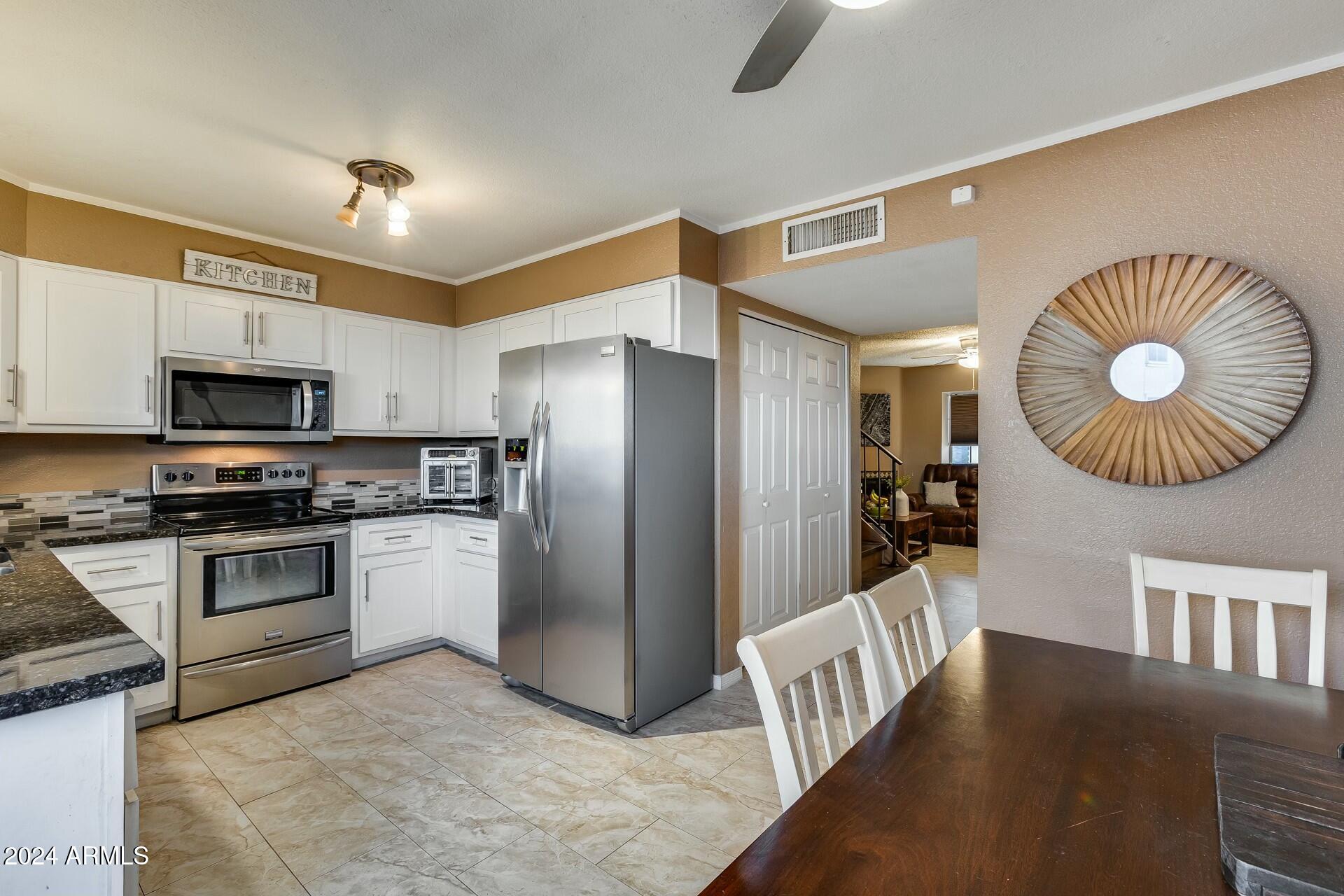 8111 West Wacker Road, Unit 116 Peoria, AZ 85381 - Photo 7 of 19 kitchen