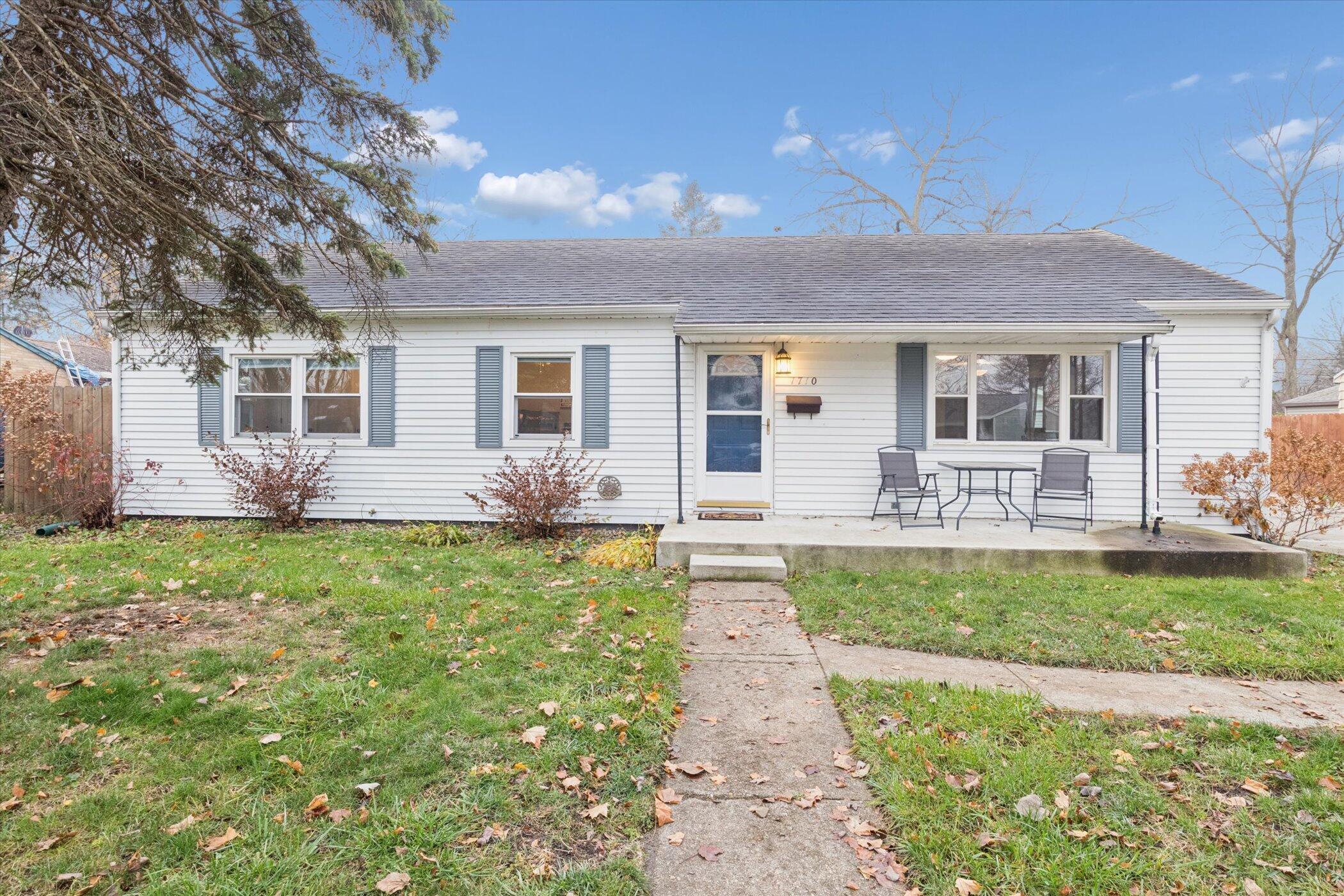 1710 Cedar Street Niles, MI 49120 - Photo 3 of 43 03-1710 Cedar Niles, MI 49120-WindowSti