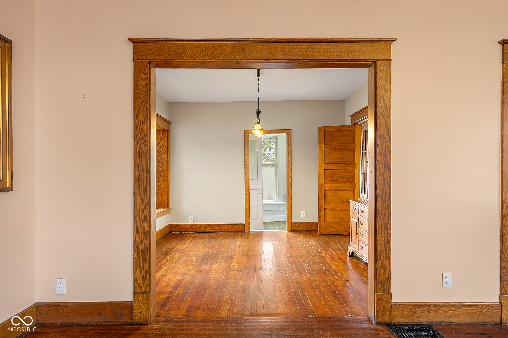 818 Sycamore Street Columbus, IN 47201 - Photo 12 of 52