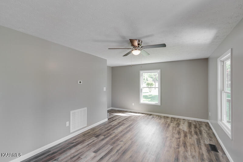 9329 Mascot Road Mascot, TN 37806 - Photo 5 of 21 005--SMALL