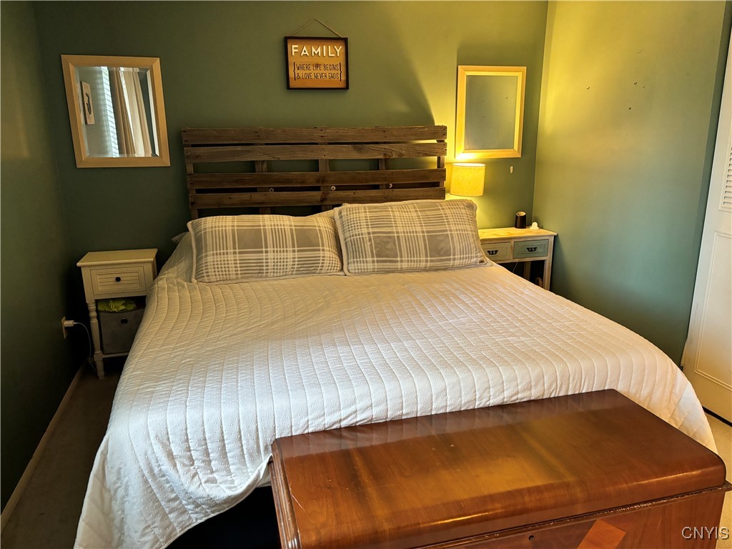 4243 Mill Run Road Liverpool, NY 13090 - Photo 12 of 26 Primary Bedroom