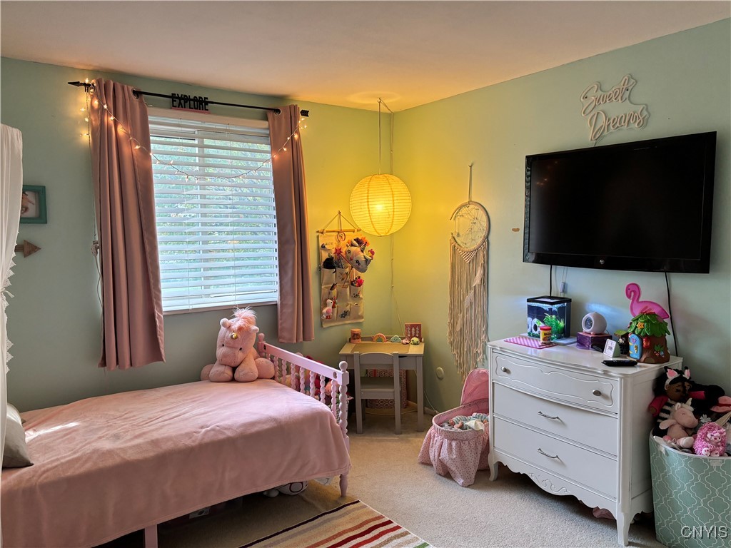 4243 Mill Run Road Liverpool, NY 13090 - Photo 14 of 26 Bedroom #2