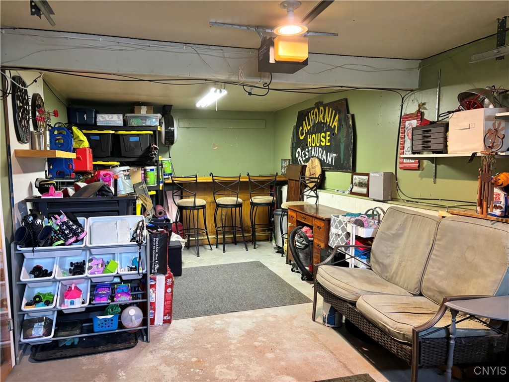 4243 Mill Run Road Liverpool, NY 13090 - Photo 22 of 26 Garage