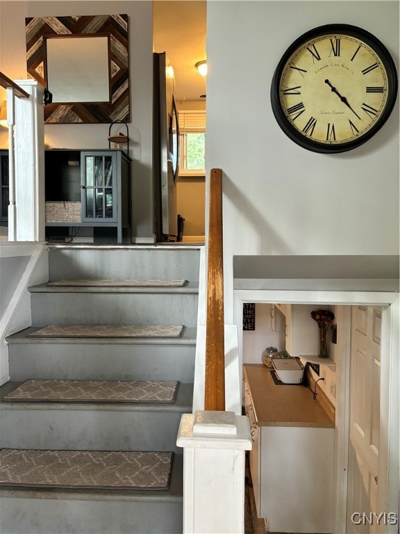 4243 Mill Run Road Liverpool, NY 13090 - Photo 3 of 26 Stairs located just through the front door