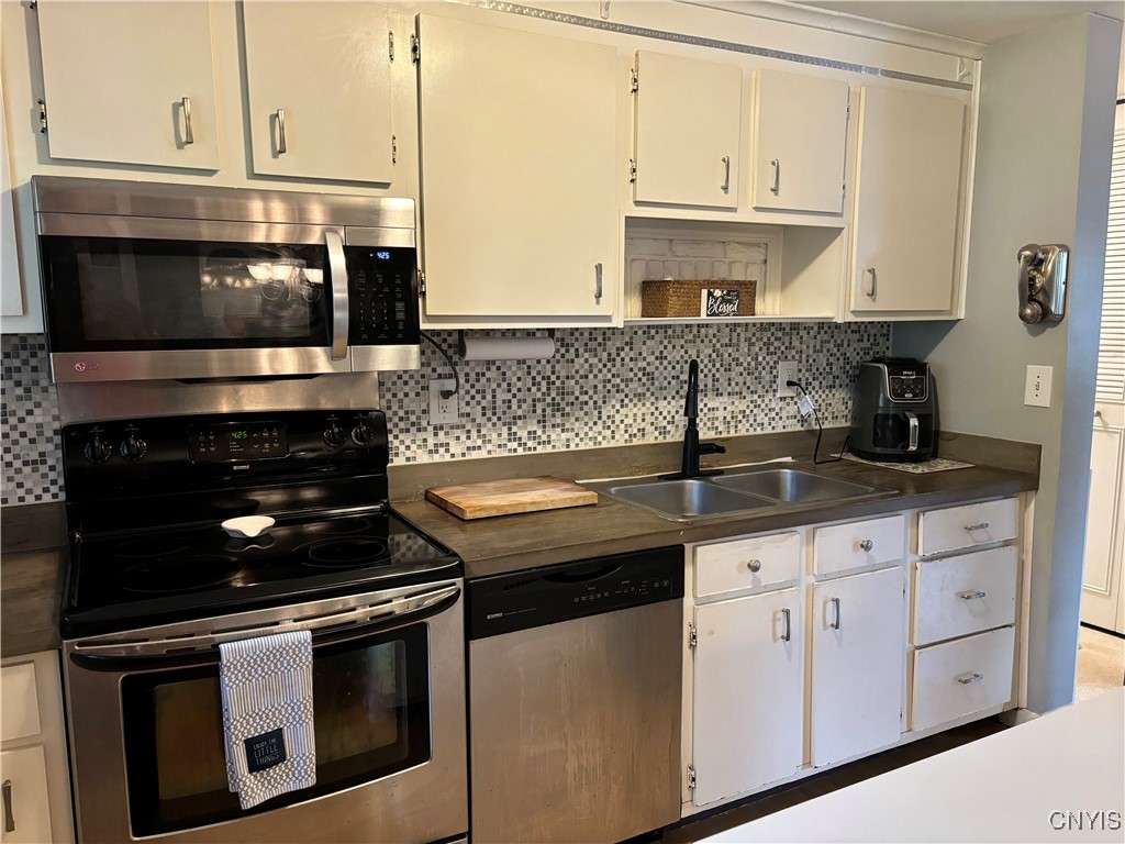 4243 Mill Run Road Liverpool, NY 13090 - Photo 6 of 26