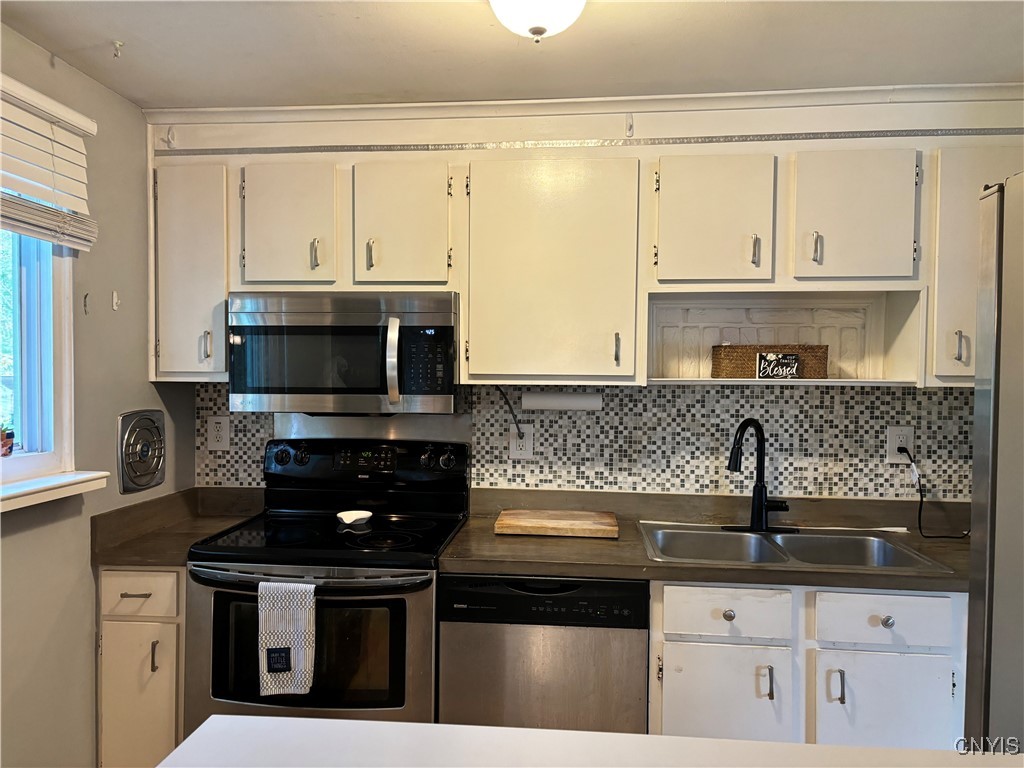 4243 Mill Run Road Liverpool, NY 13090 - Photo 7 of 26