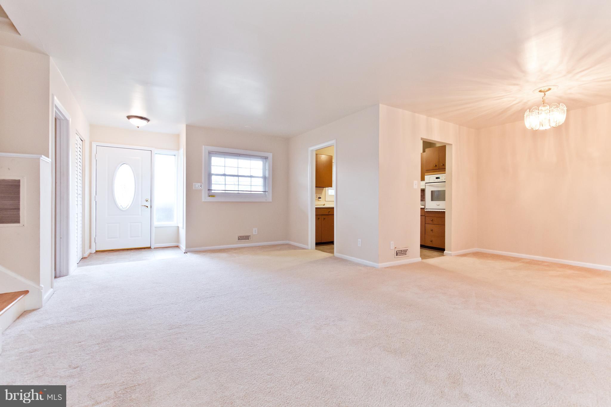 6707 Greendale Road Alexandria, VA 22310 - Photo 5 of 45 Bright and Sunny