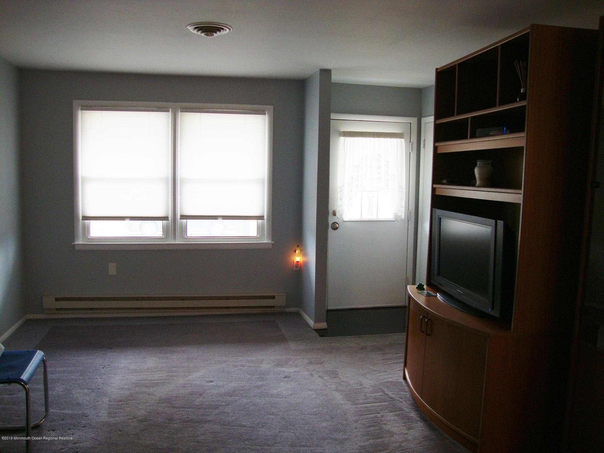 14 Hartford Road Whiting, NJ 08759 - Photo 3 of 15 14 Hartford 029