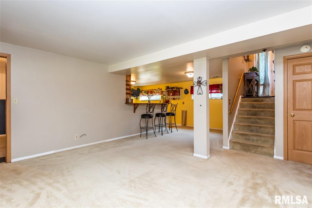 4 Colonial Court Washington, IL 61571 - Photo 3 of 28 Gallery Image 3