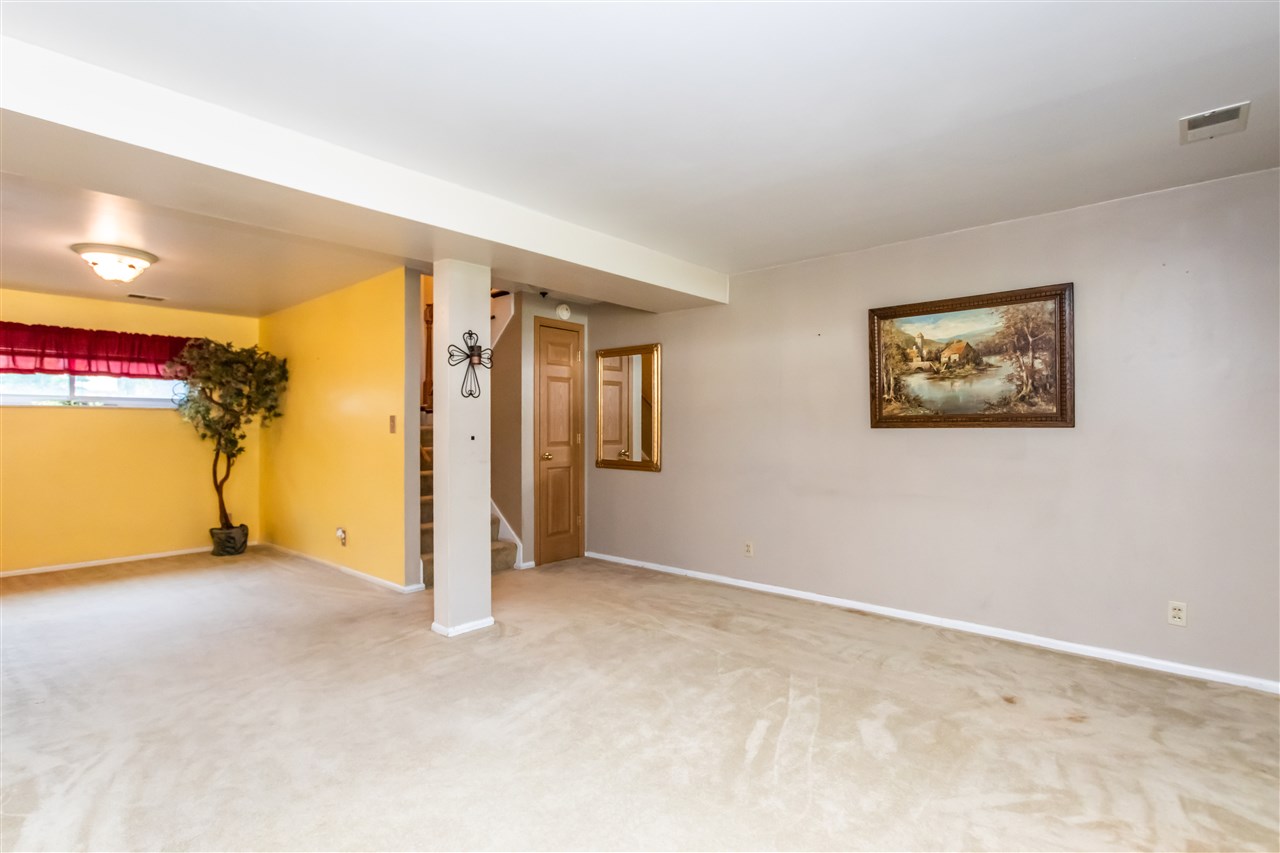 4 Colonial Court Washington, IL 61571 - Photo 4 of 28 Gallery Image 4
