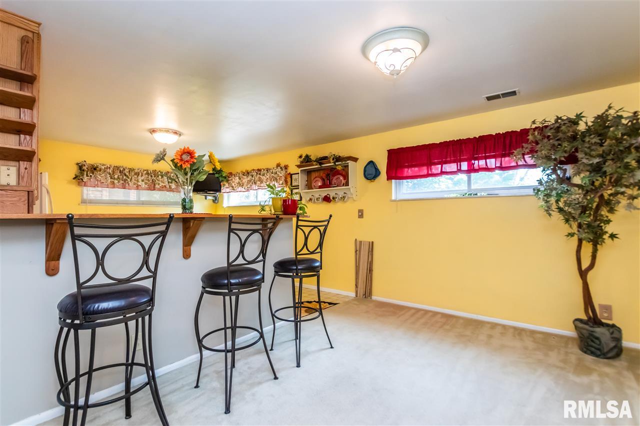 4 Colonial Court Washington, IL 61571 - Photo 5 of 28 Gallery Image 5