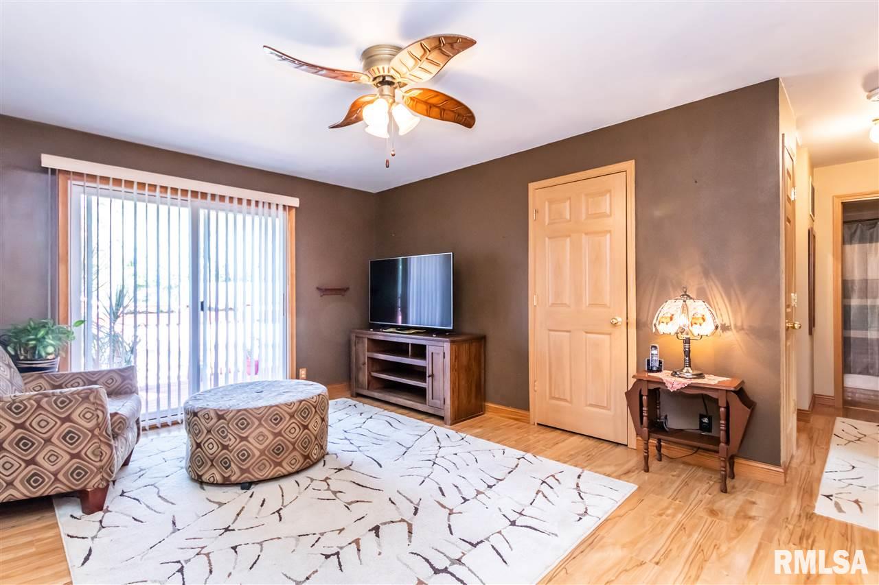 4 Colonial Court Washington, IL 61571 - Photo 9 of 28 Gallery Image 9
