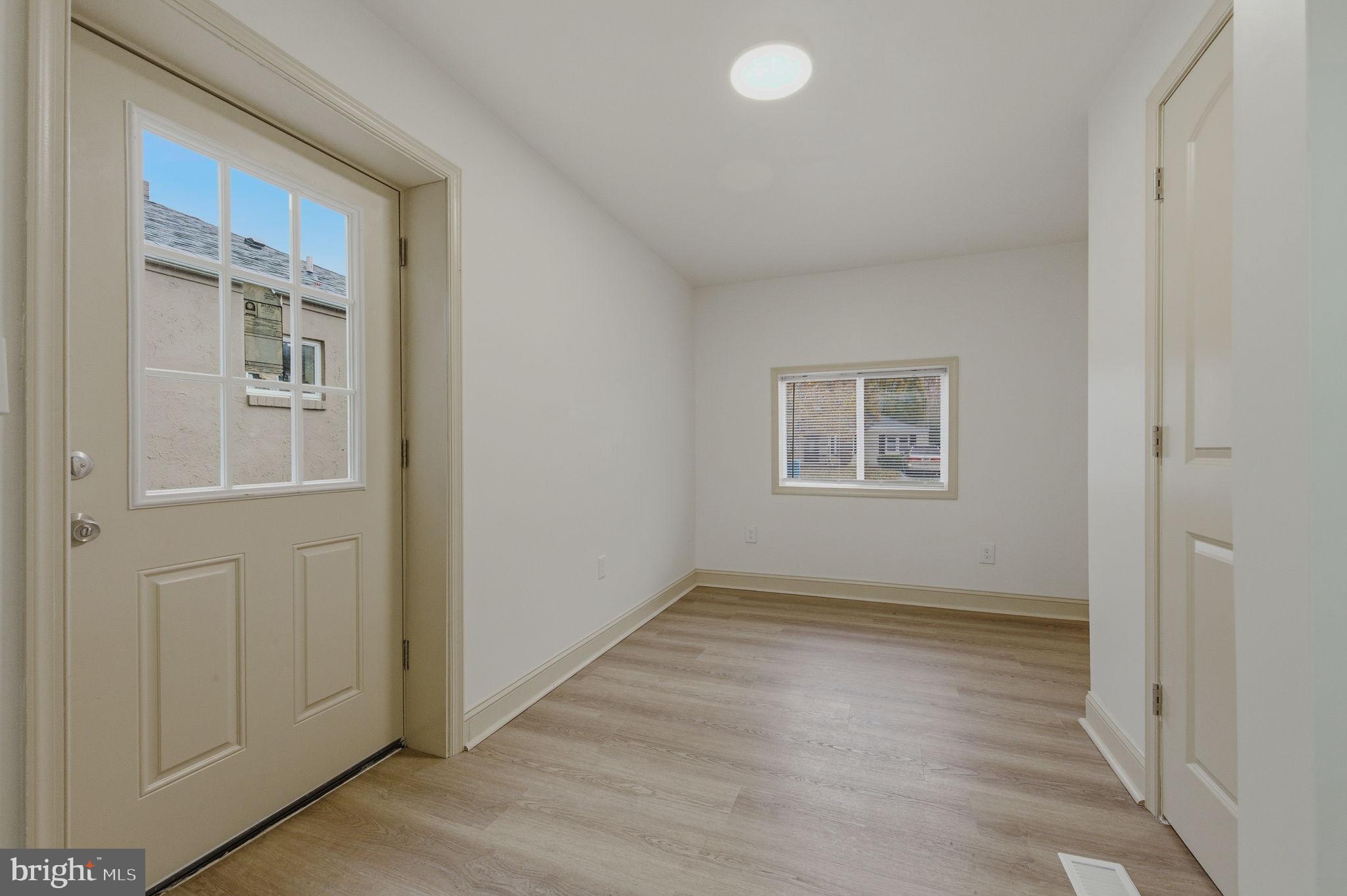 208 Harding Avenue Wilmington, DE 19804 - Photo 20 of 28 an empty room with windows