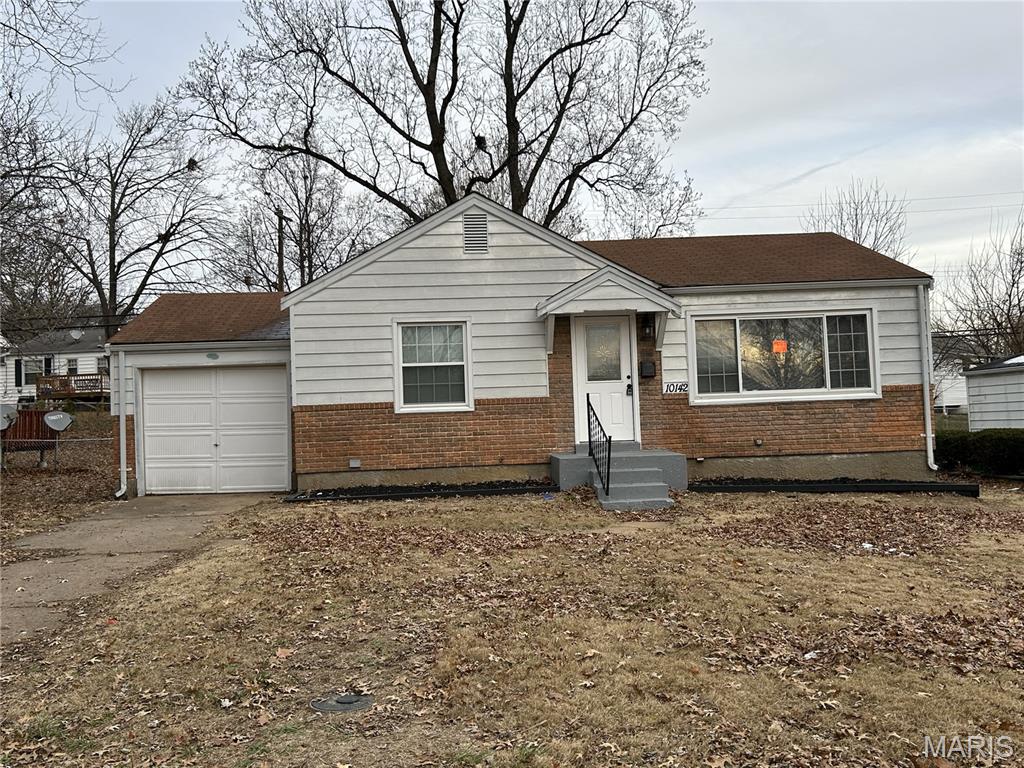 10142 Newbold Drive St. Louis, MO 63137 - Photo 1 of 11